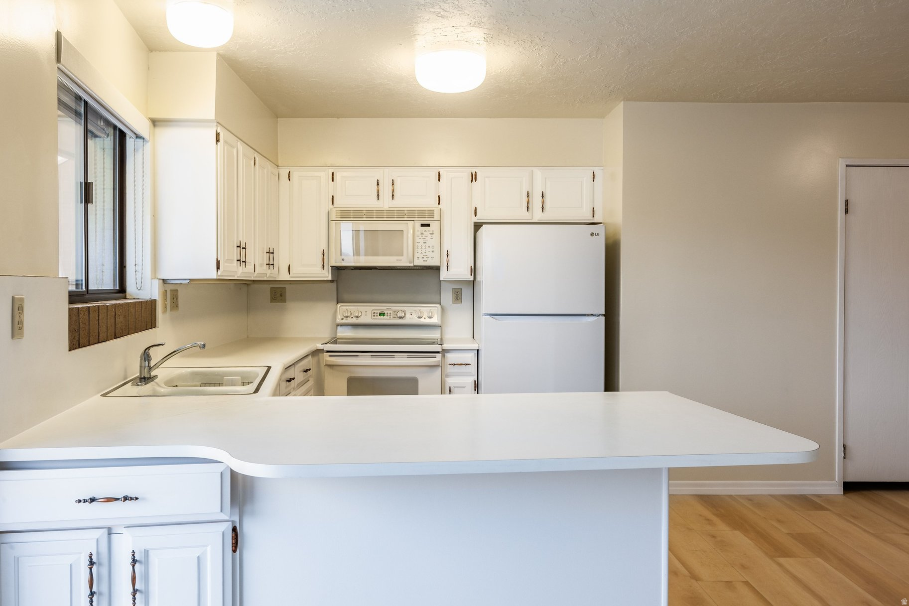 TREVI TOWERS CONDM - Residential Lease