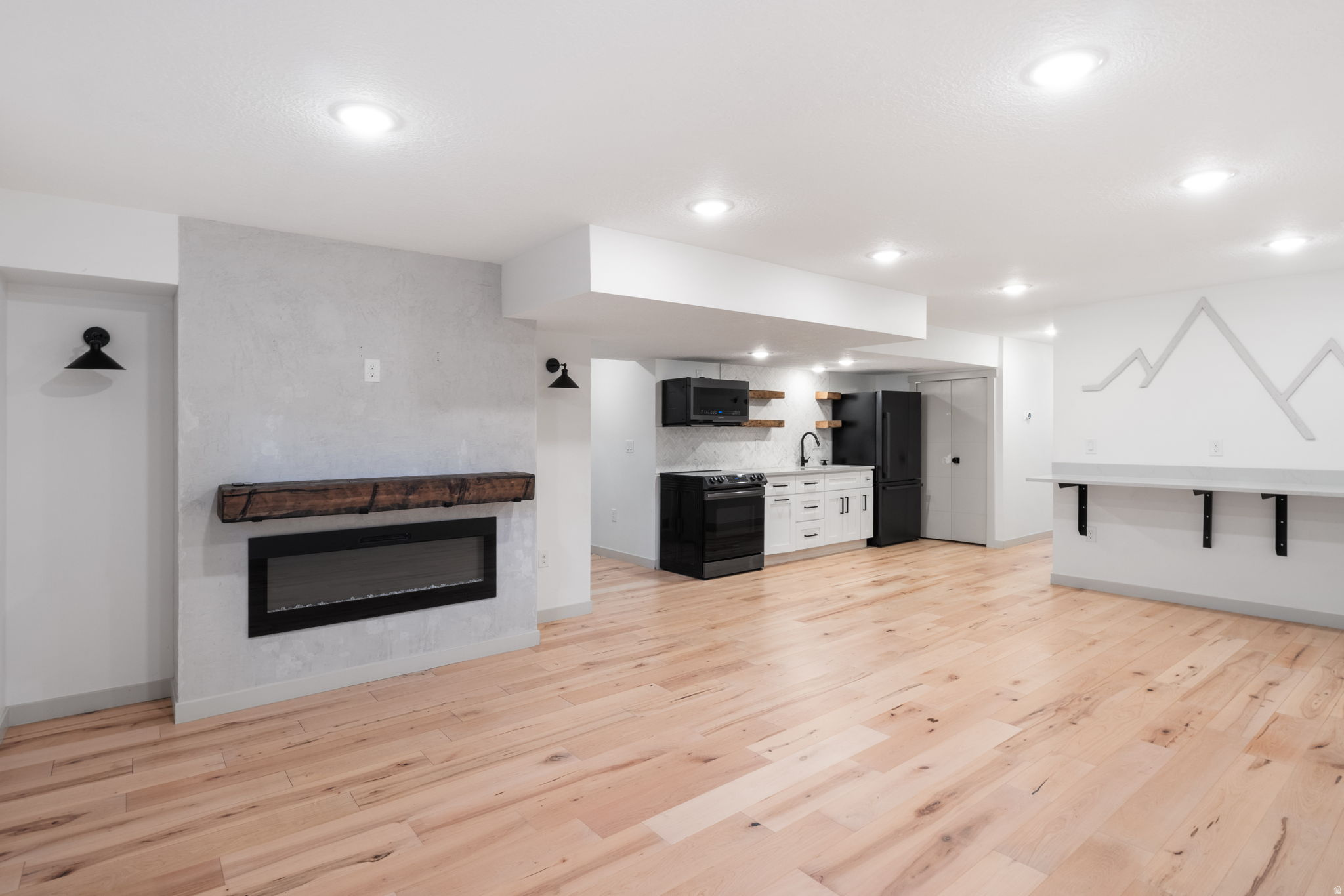 PINE MEADOWS - Residential