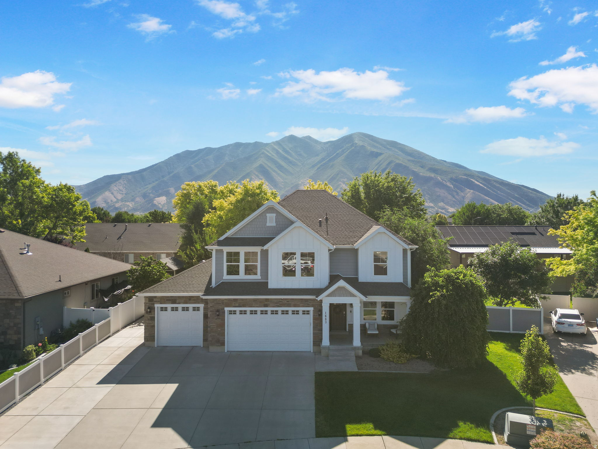 PINE MEADOWS - Residential