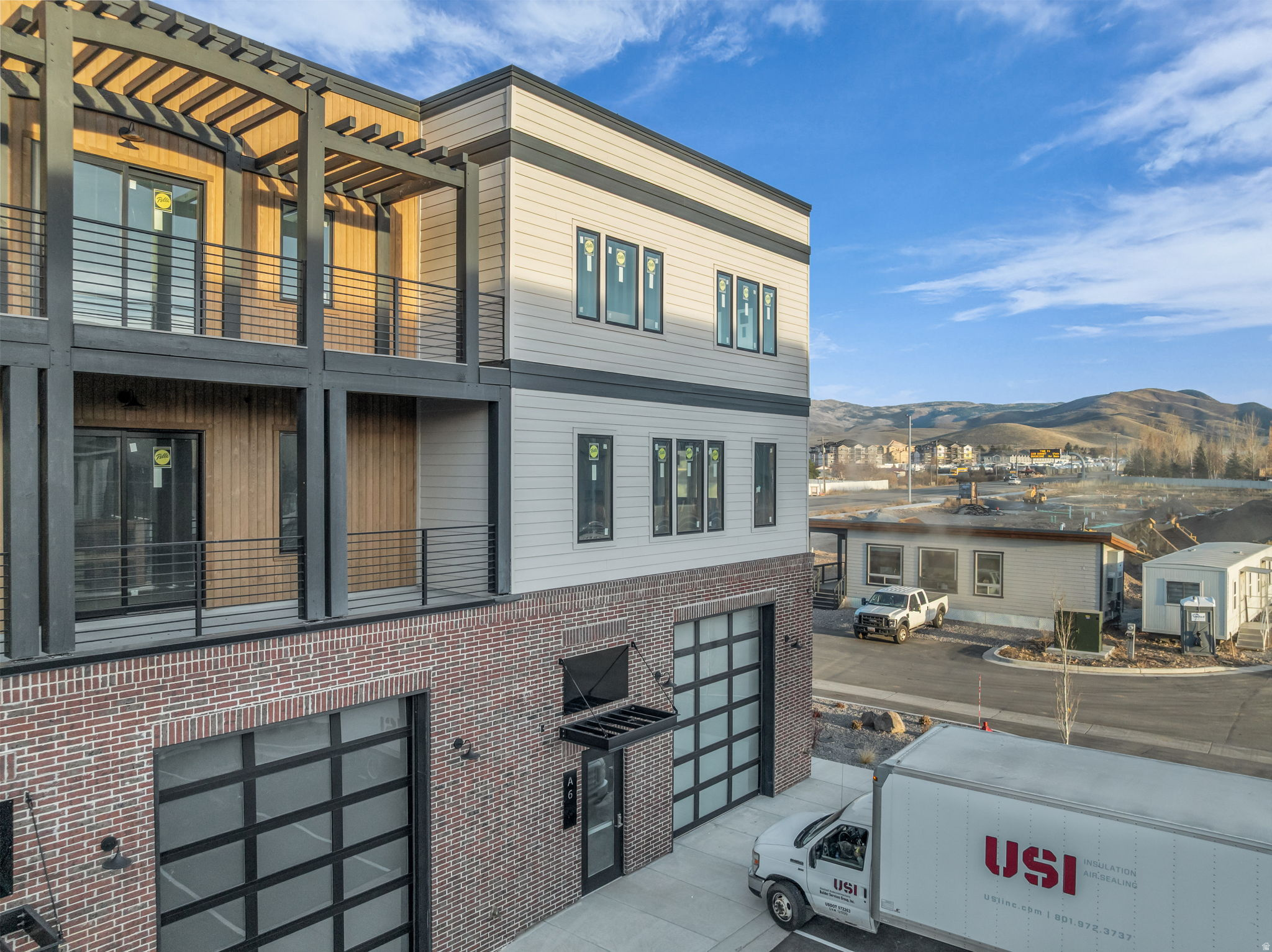 MOUNTAIN VIEW COMMONS - Residential