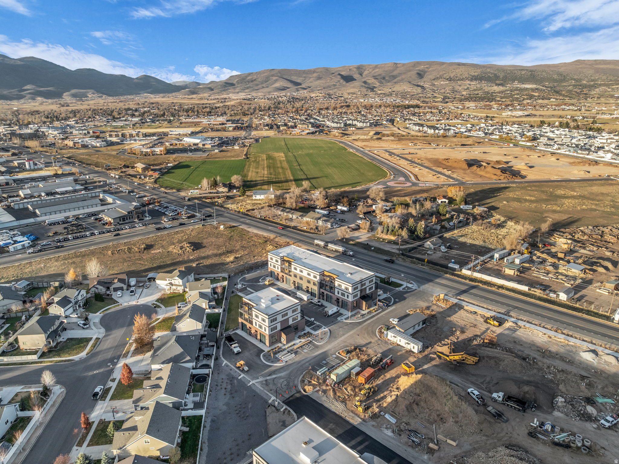 MOUNTAIN VIEW COMMONS - Residential