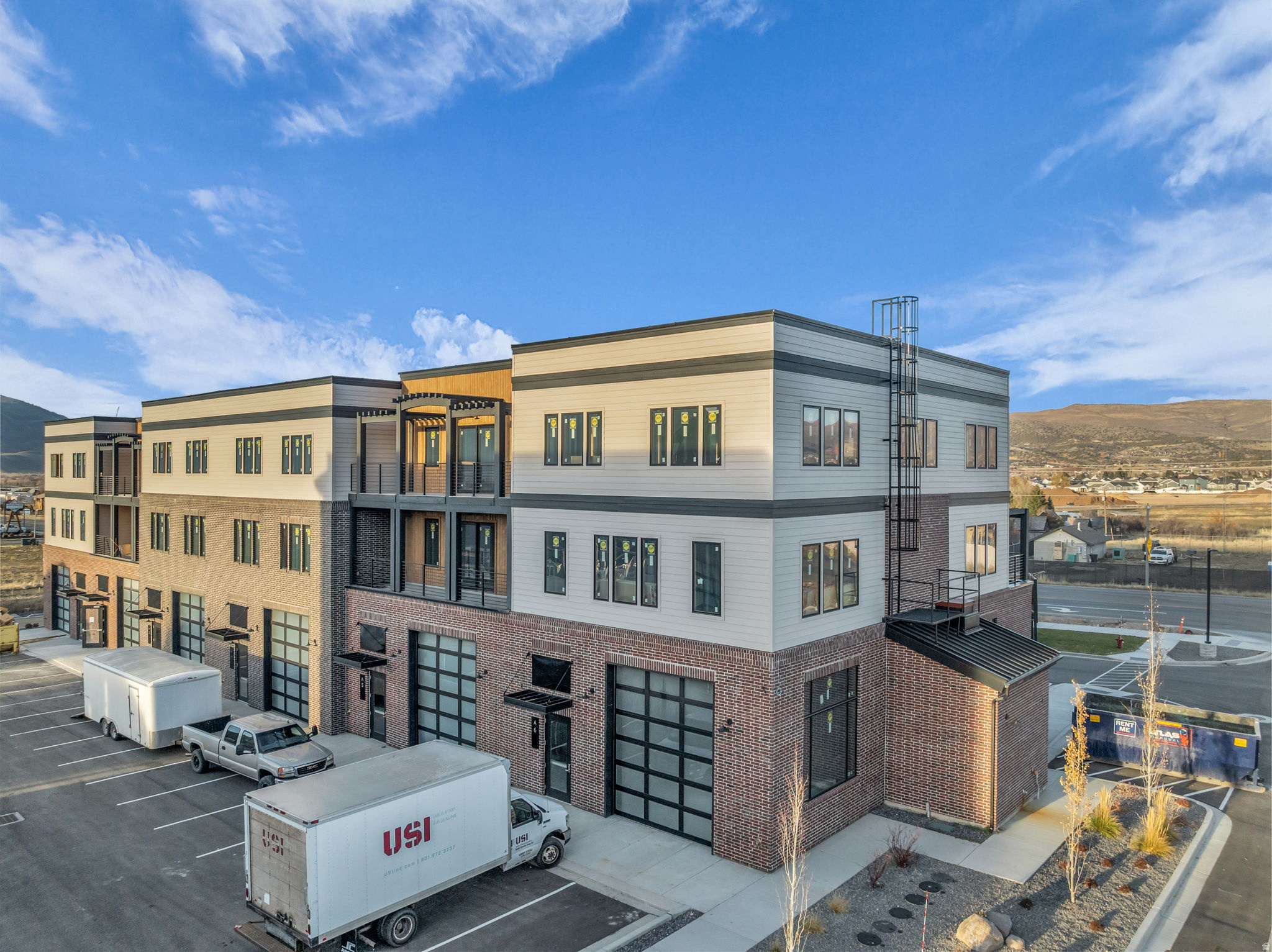 MOUNTAIN VIEW COMMONS - Residential