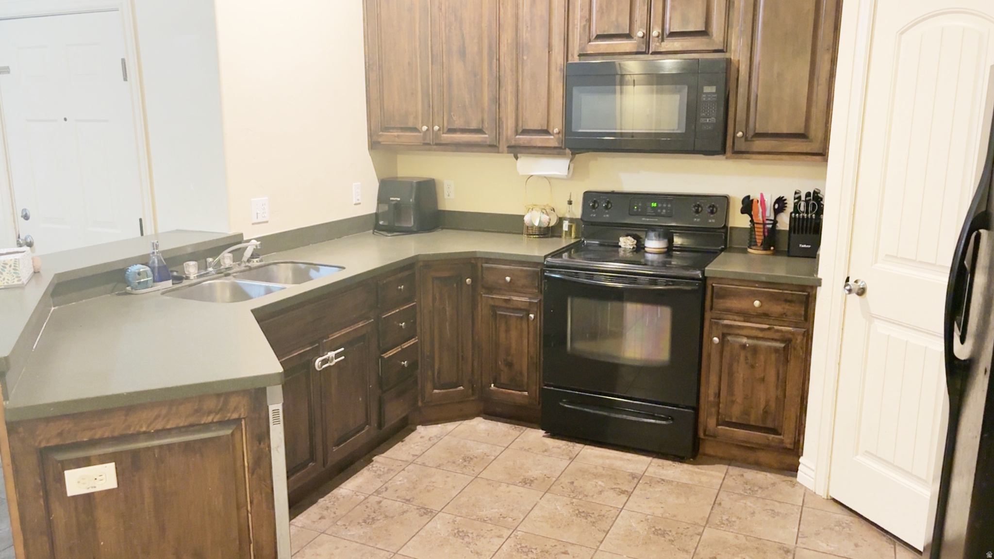 SILVER PINES CONDO - Residential