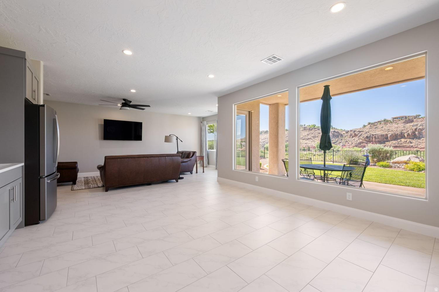 RIVERSIDE CLIFFS SUBDIVISION PH 4 - Residential