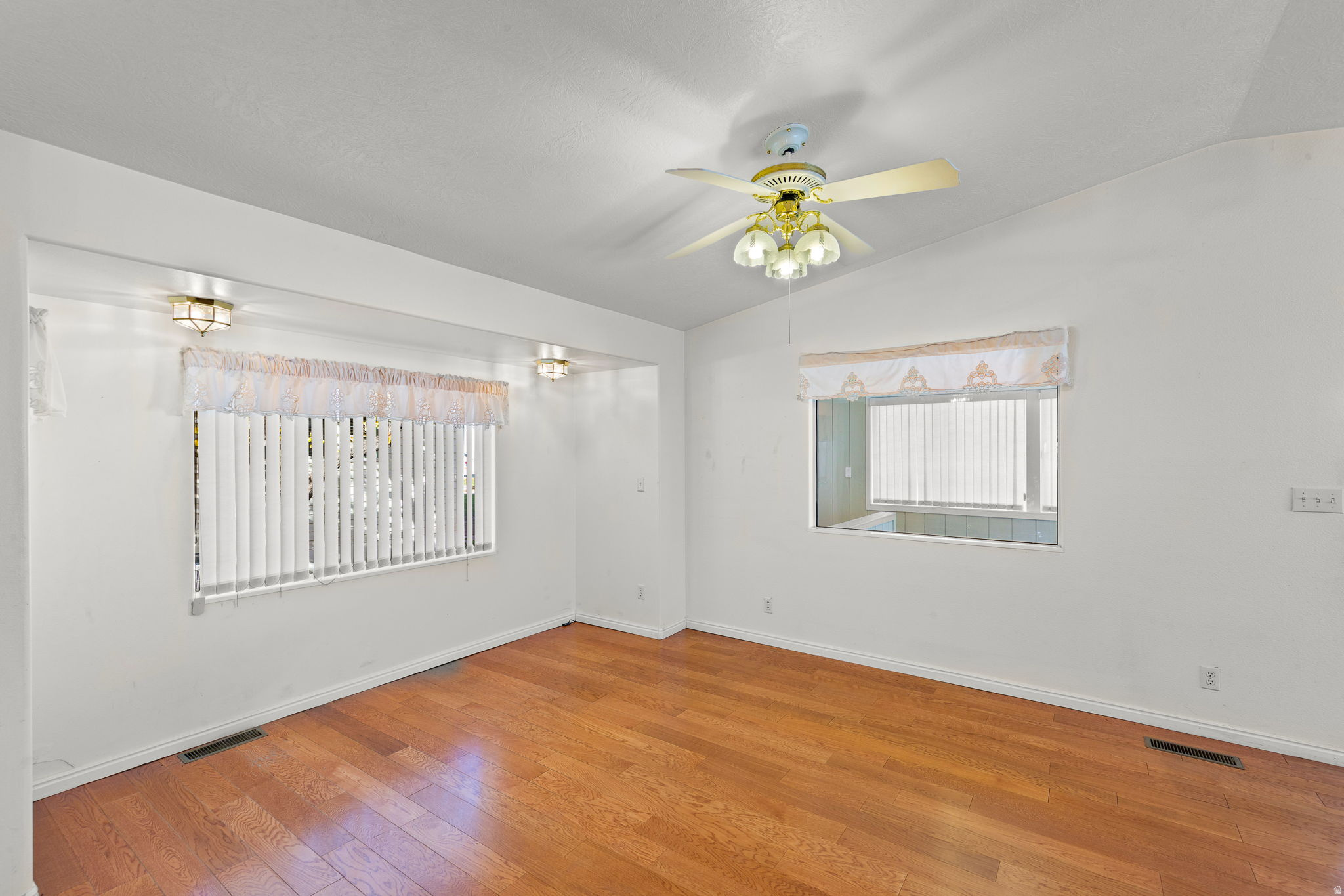 KINGS ROW EST - Residential