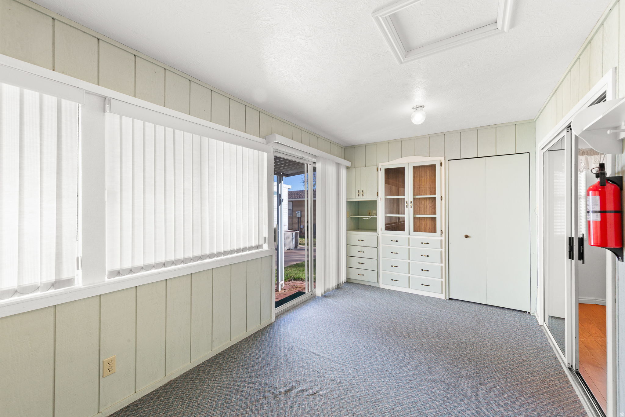 KINGS ROW EST - Residential