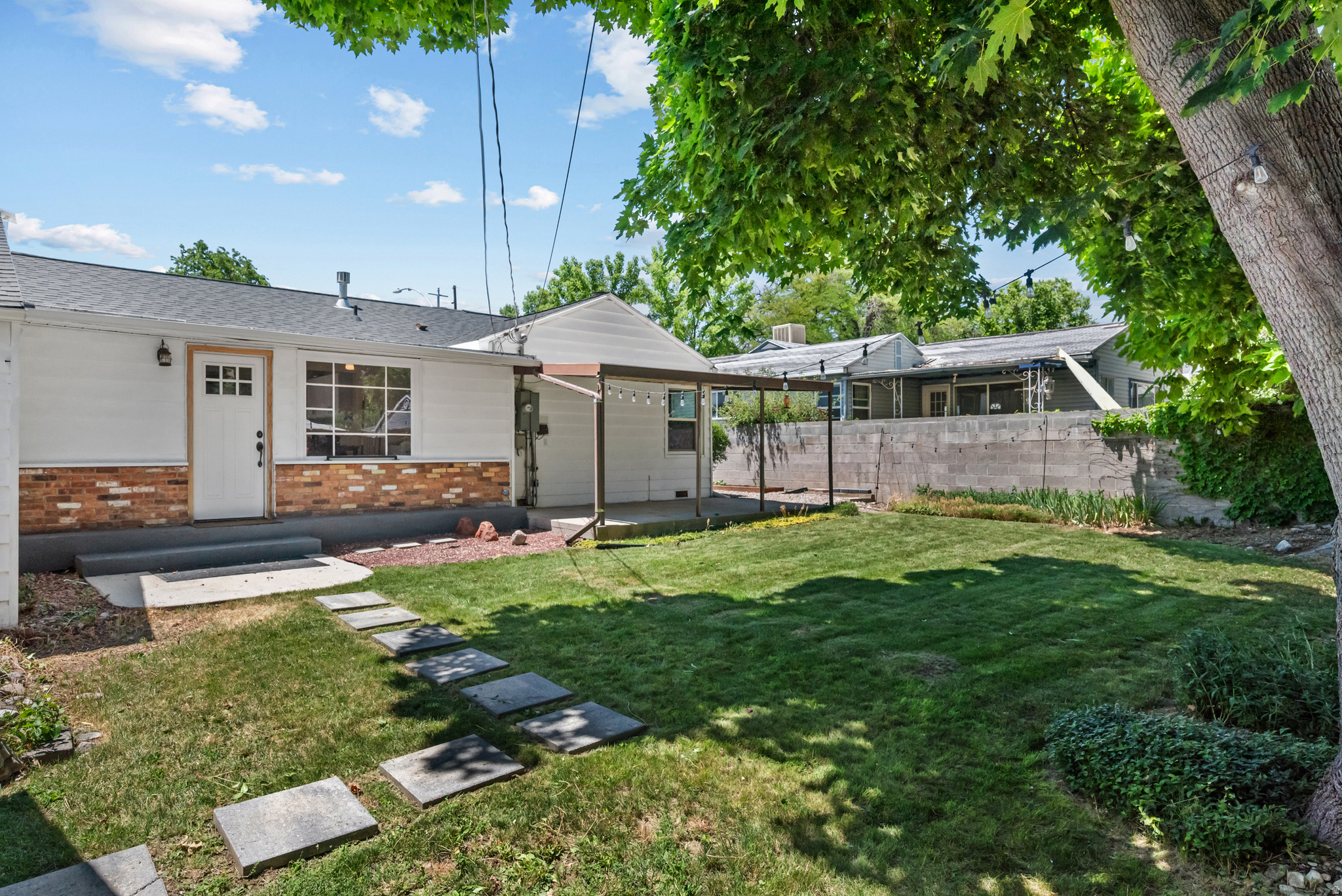 UNIVERSITY GARDEN - Residential