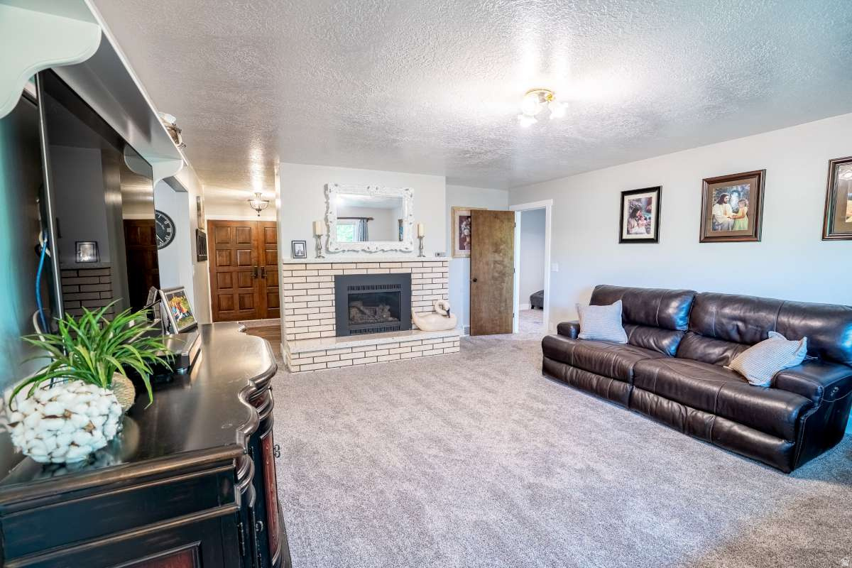 SPRING CREEK HOLLOW - Residential