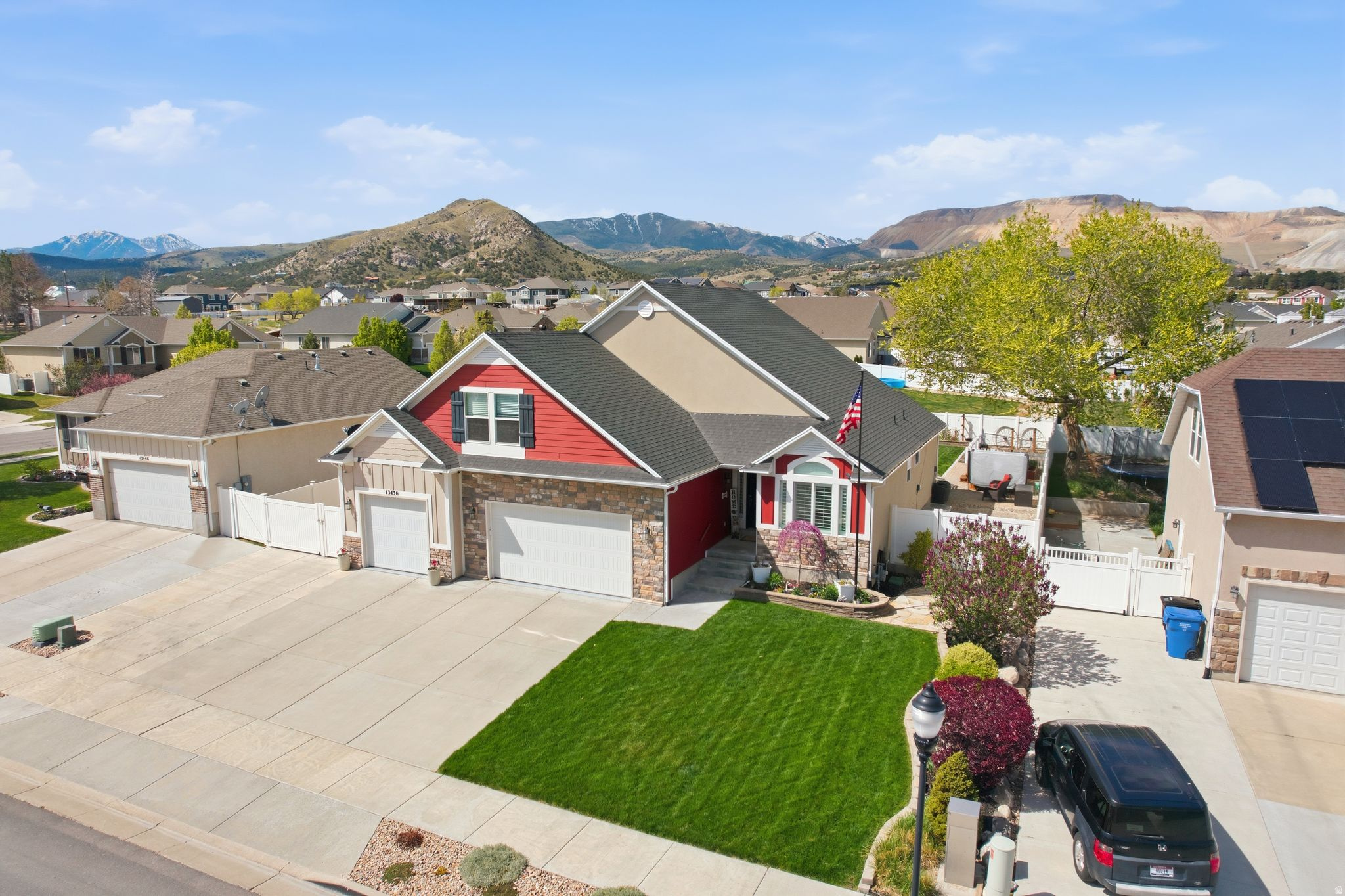 SUNSET POINTE - Residential