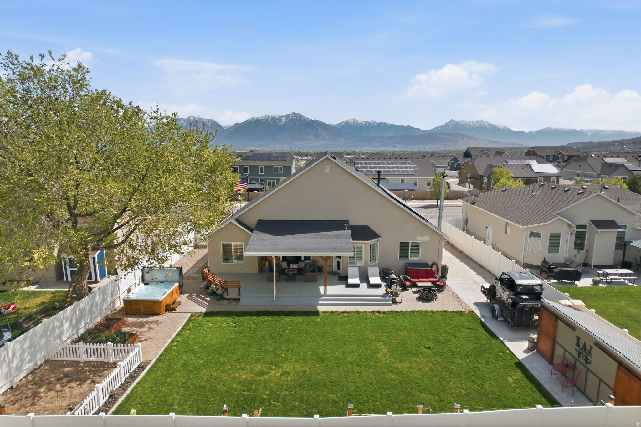 SUNSET POINTE - Residential