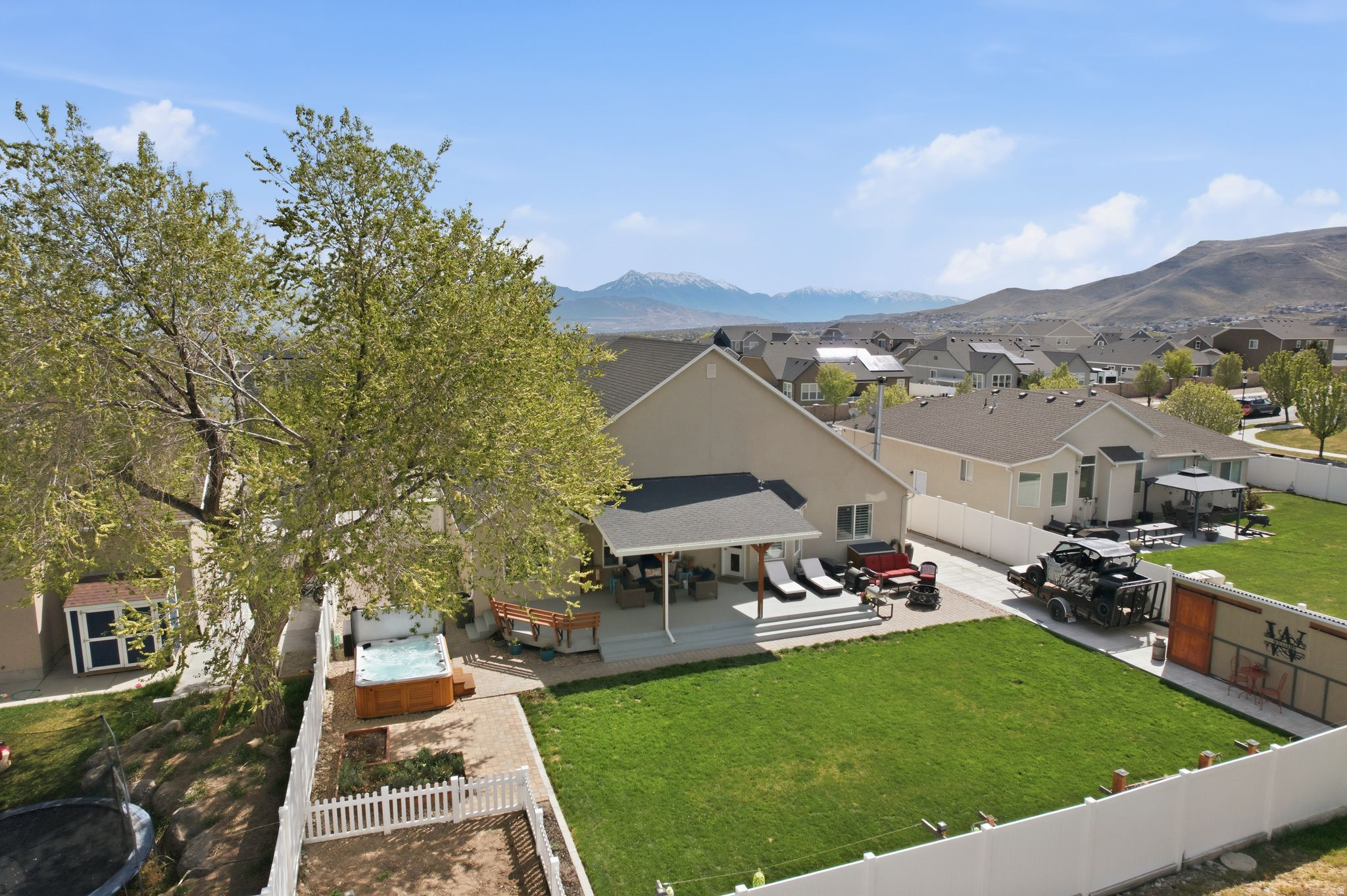 SUNSET POINTE - Residential