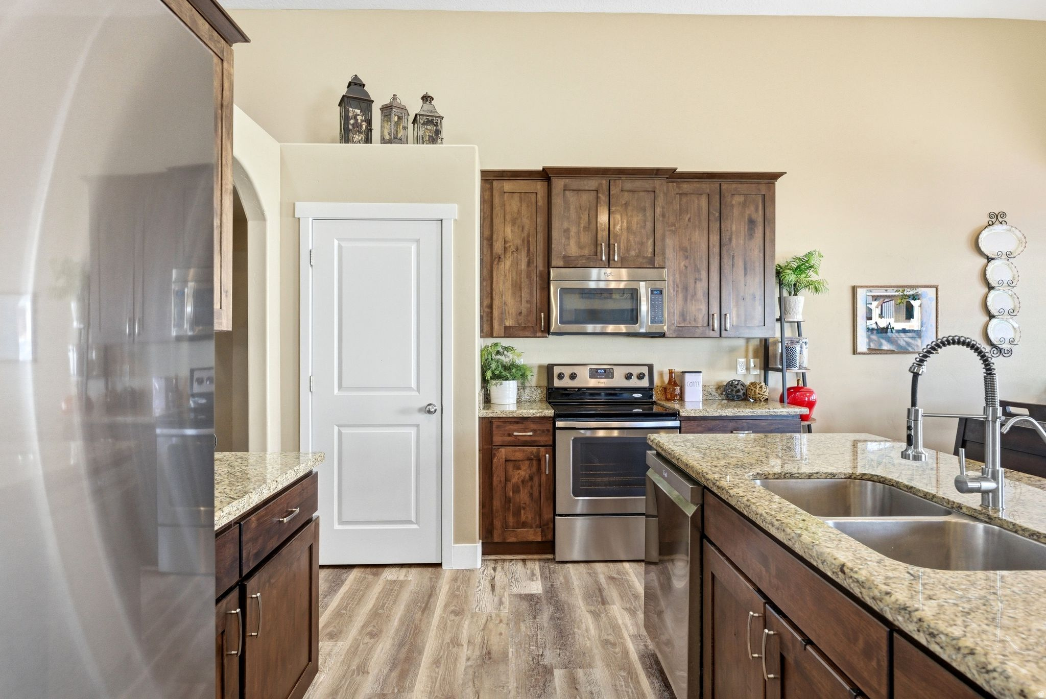 SUNSET POINTE - Residential