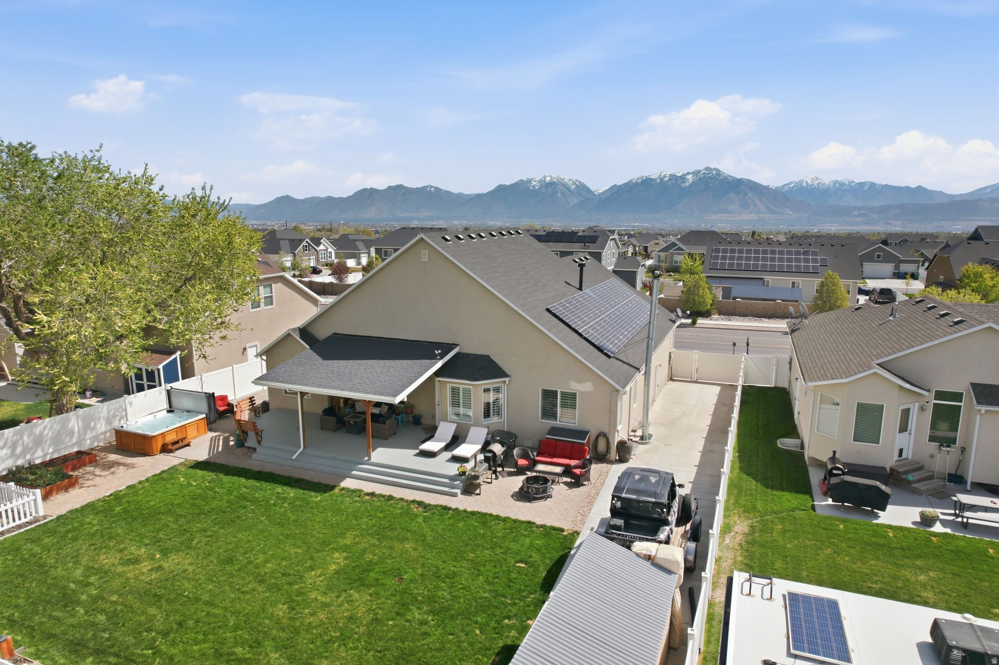 SUNSET POINTE - Residential