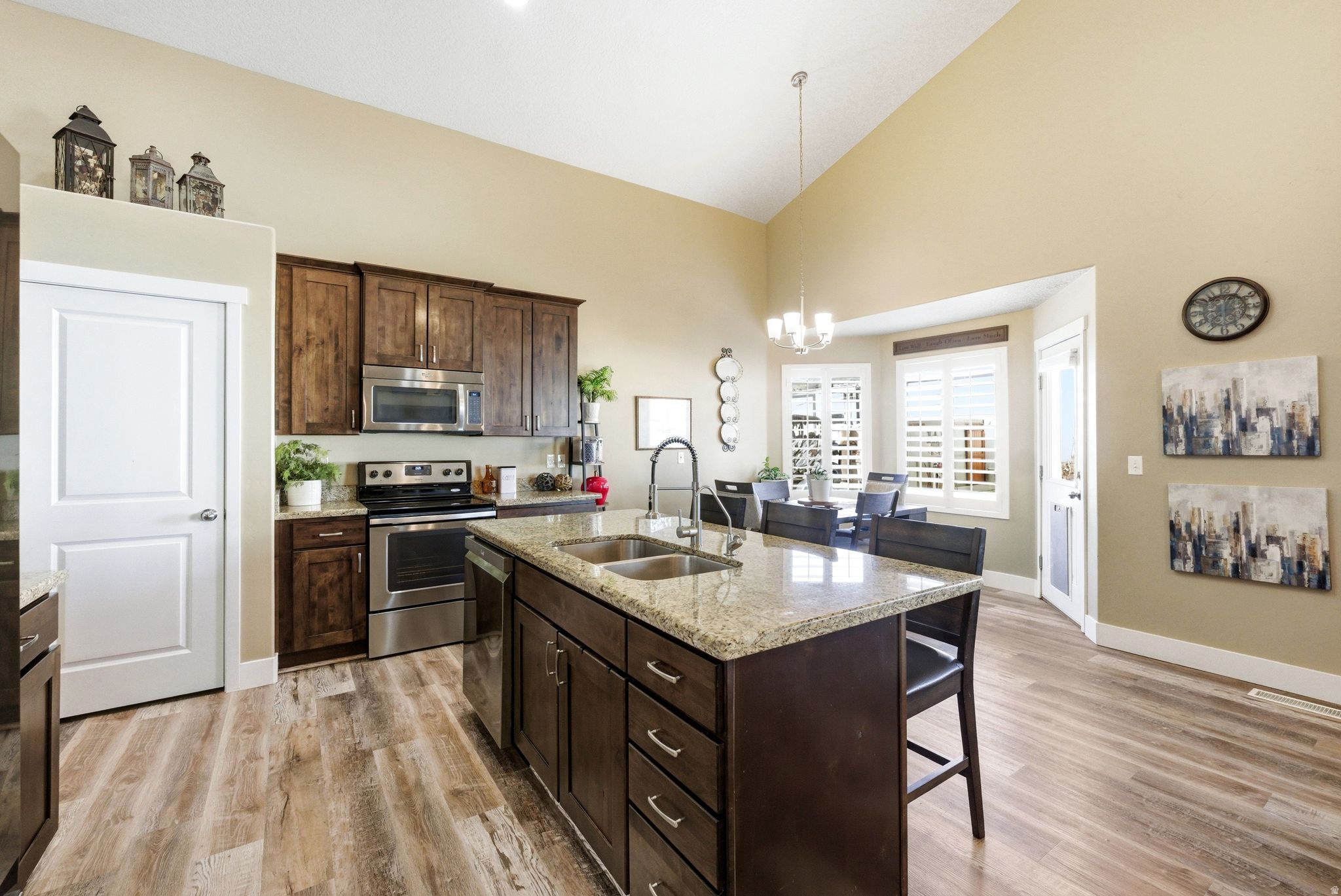 SUNSET POINTE - Residential