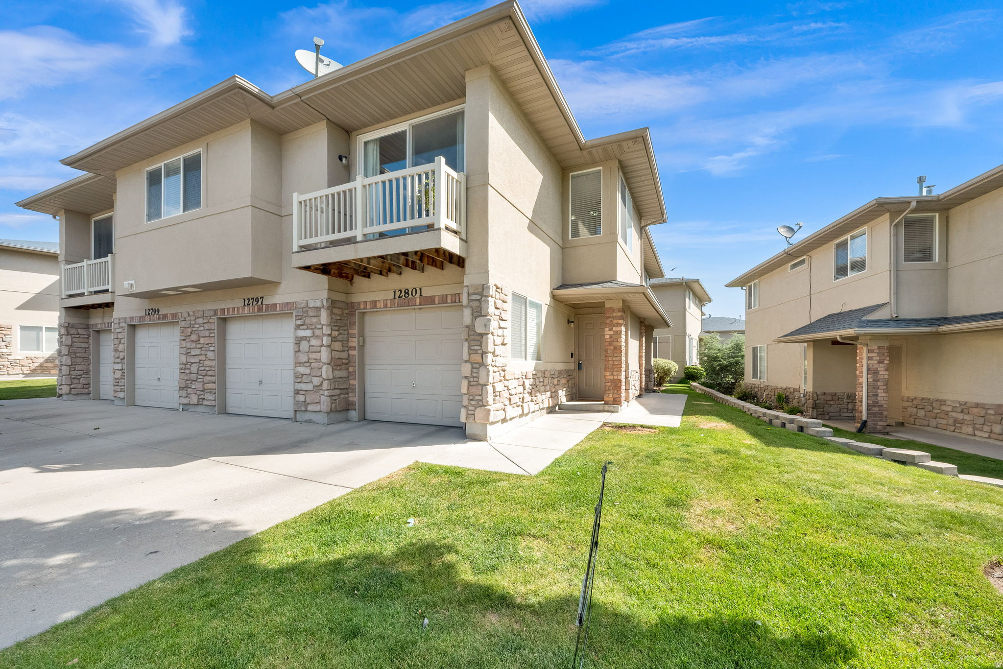 Light Bright FHA APPROVED ASPEN SPRINGS Top End Row Condo. You will welcome the sunshine of the southern exposure in the cold Ut winters. Snow and ice will melt fast from the sun. This Darling Unit offers open kitchen, family and dining great room with two tone paint, and new flooring throughout. 9' ceilings. Enjoy the 70" flat screen for entertaining. You will love the master bedroom with walk-in closet and private commode. Extra bedroom could be den or office. Come home from a hard day to community pool, spa, workout room or just relax in the club house sitting area. Located near Mountain View Village shopping, dining and entertainment. Parks and dog park nearby. WELCOME HOME!!
