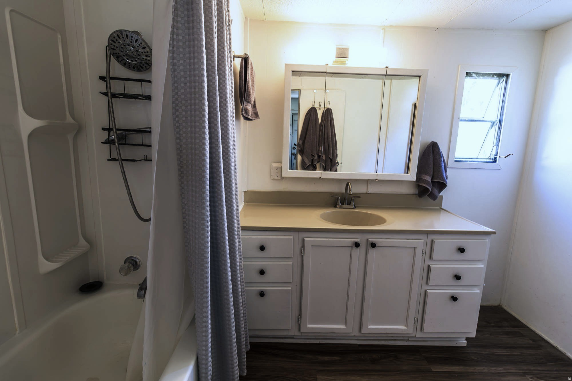 LAKEVIEW ESTATES - Residential