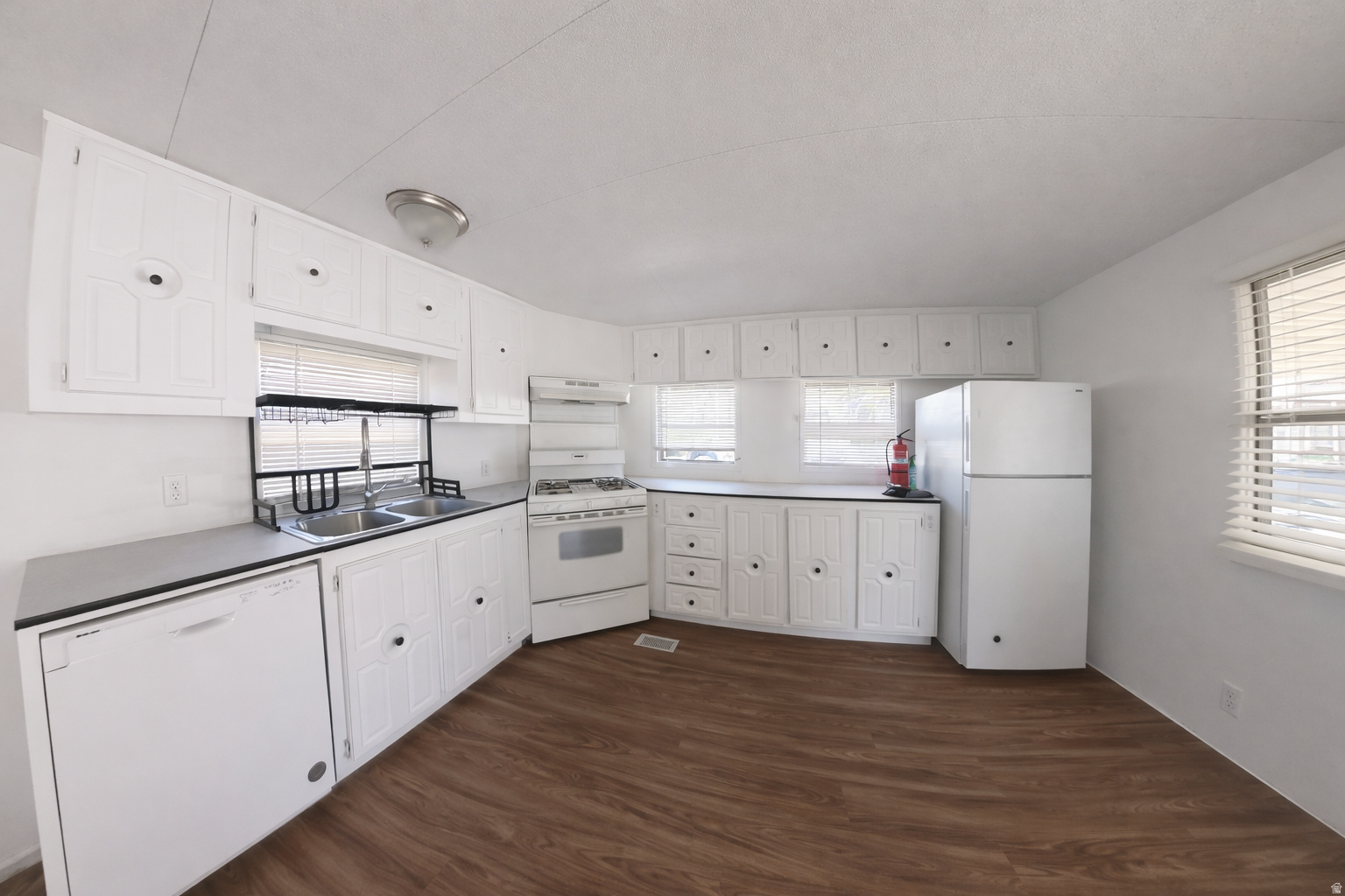 LAKEVIEW ESTATES - Residential