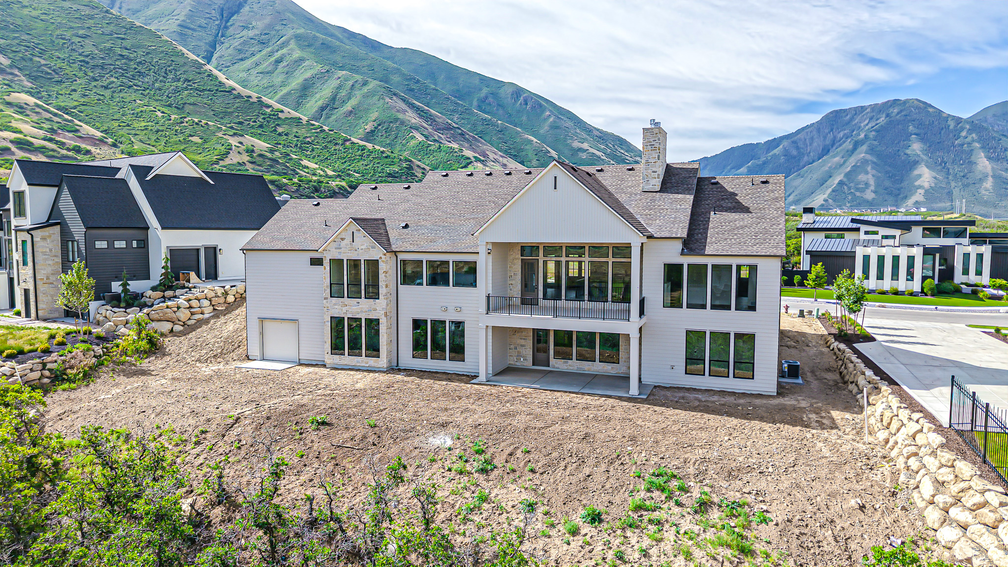 TWIN HOLLOW - Residential