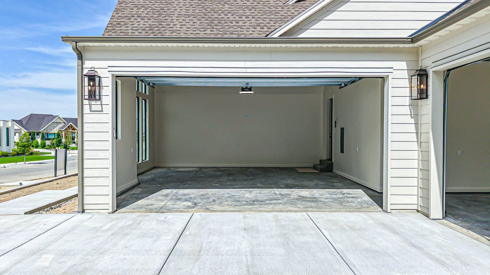 TWIN HOLLOW - Residential