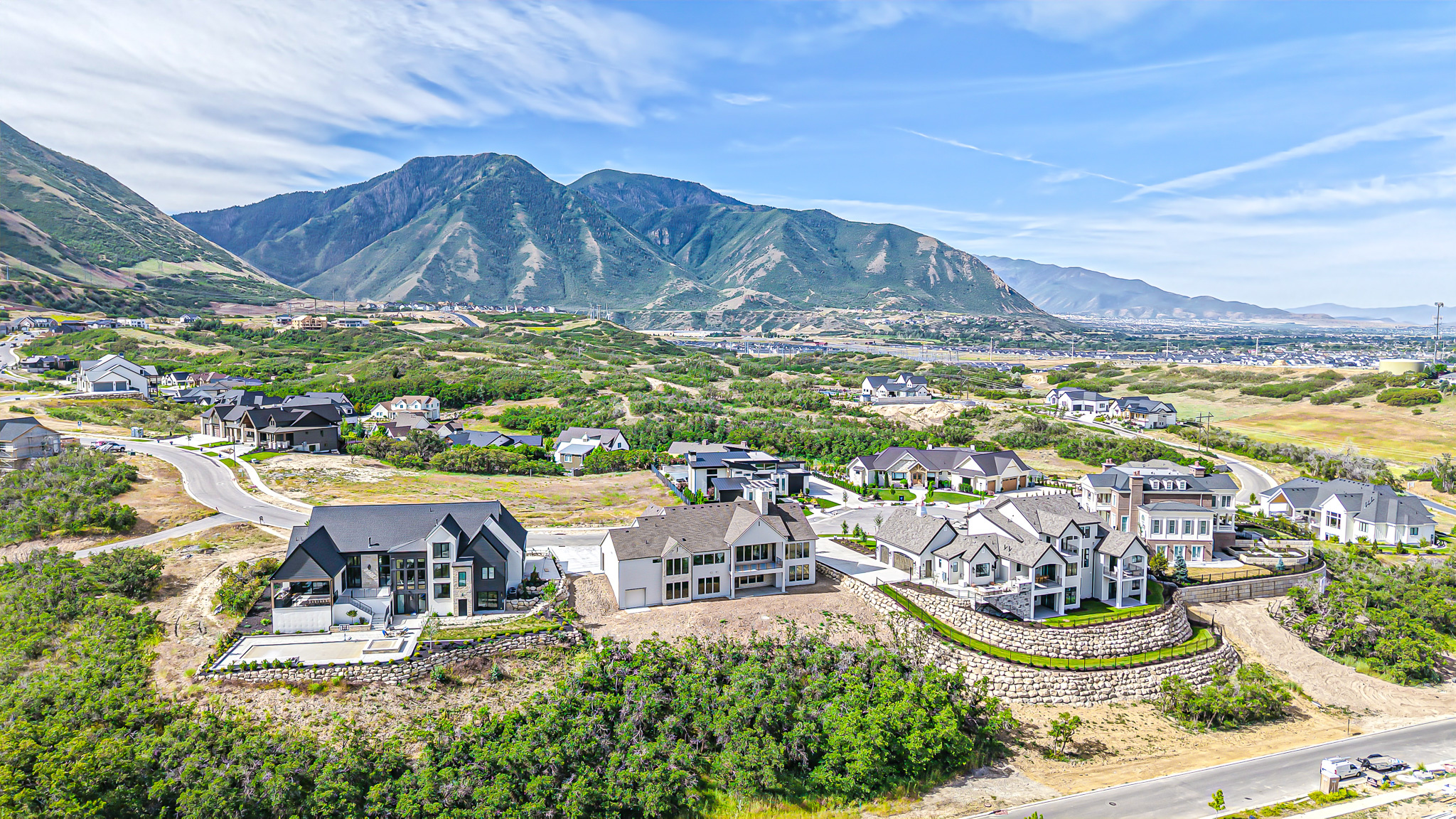 TWIN HOLLOW - Residential