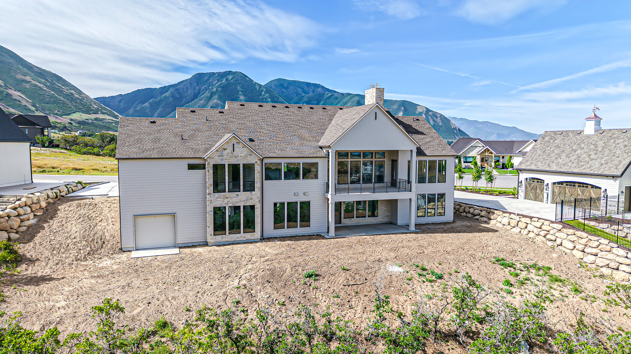 TWIN HOLLOW - Residential