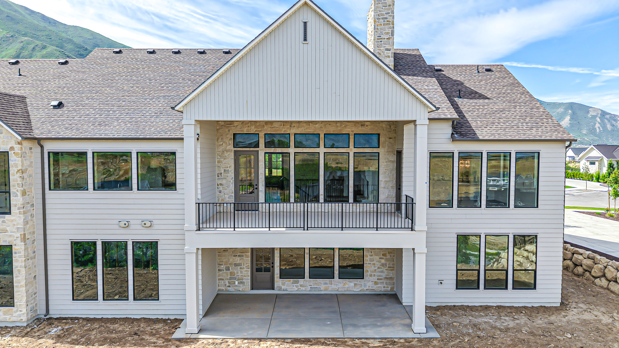 TWIN HOLLOW - Residential