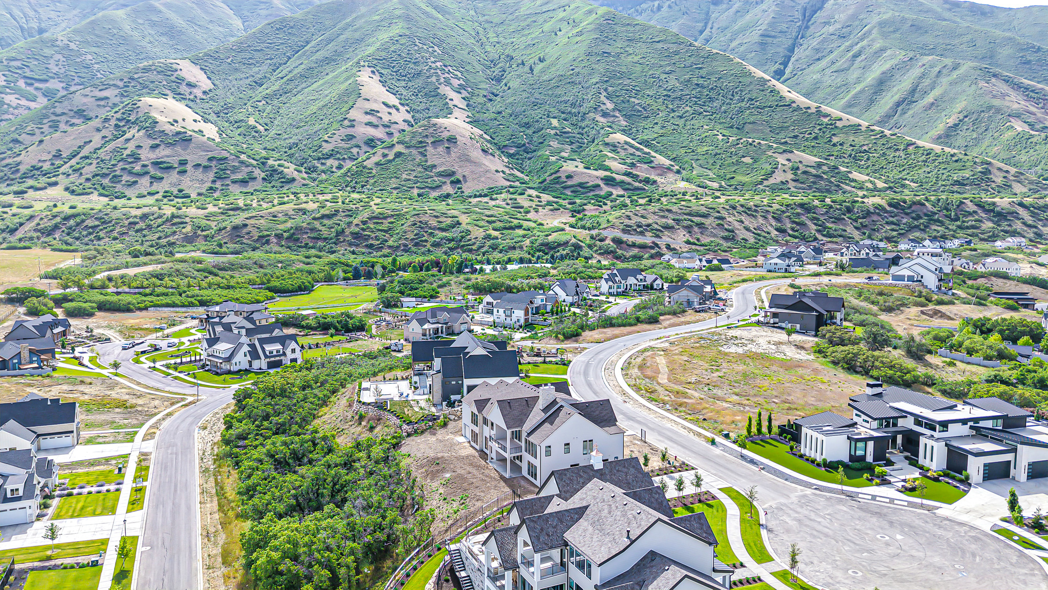 TWIN HOLLOW - Residential