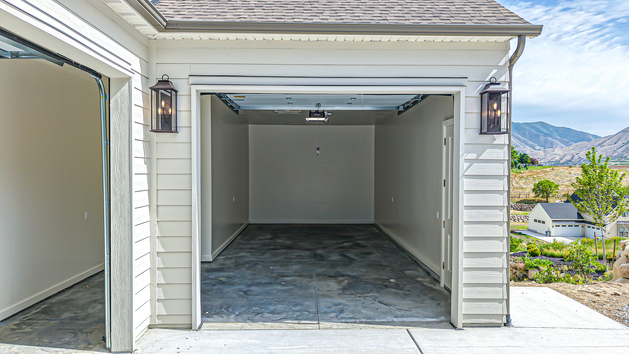 TWIN HOLLOW - Residential