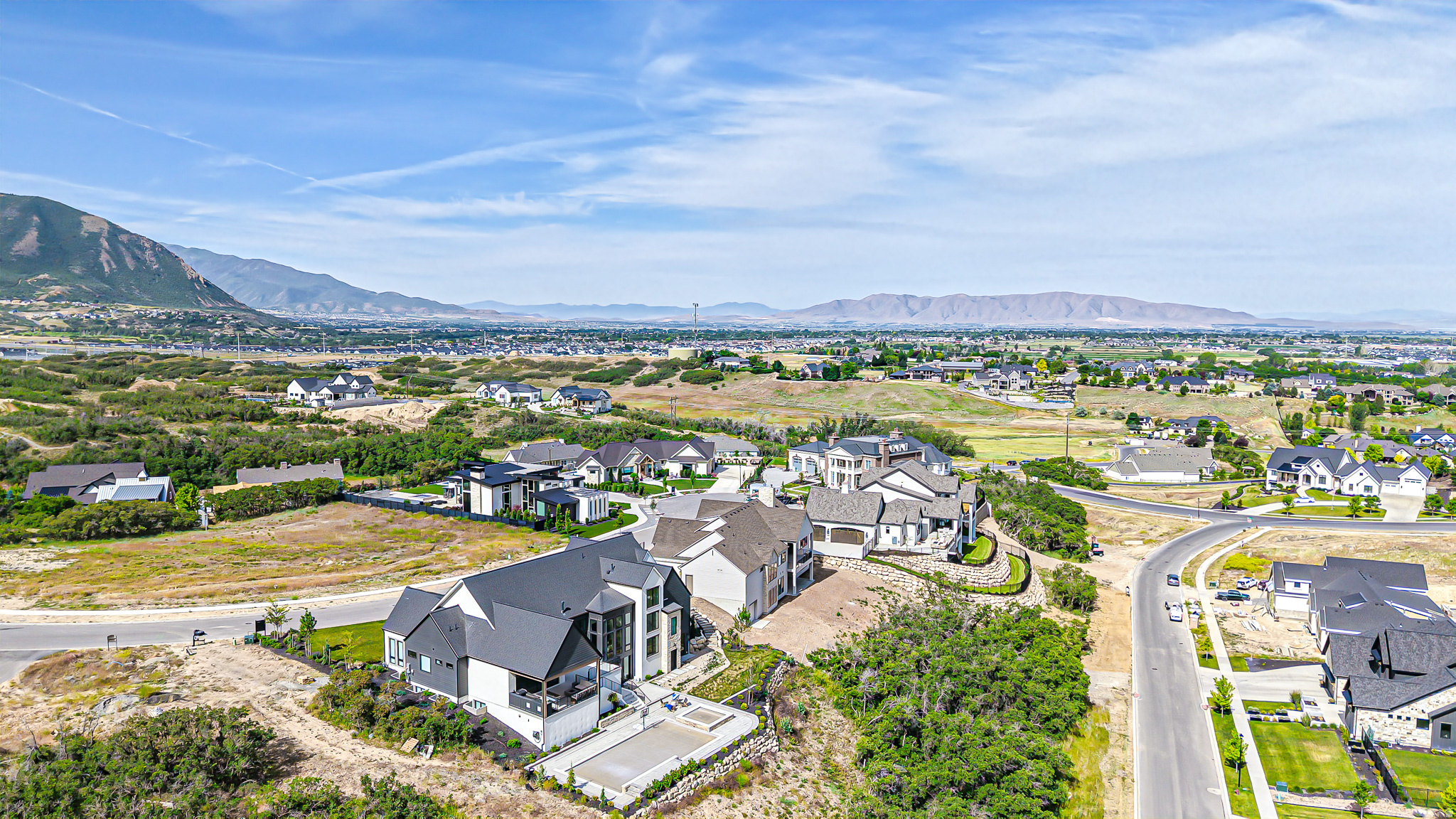 TWIN HOLLOW - Residential