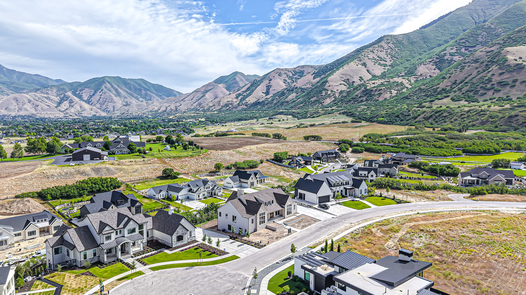 TWIN HOLLOW - Residential