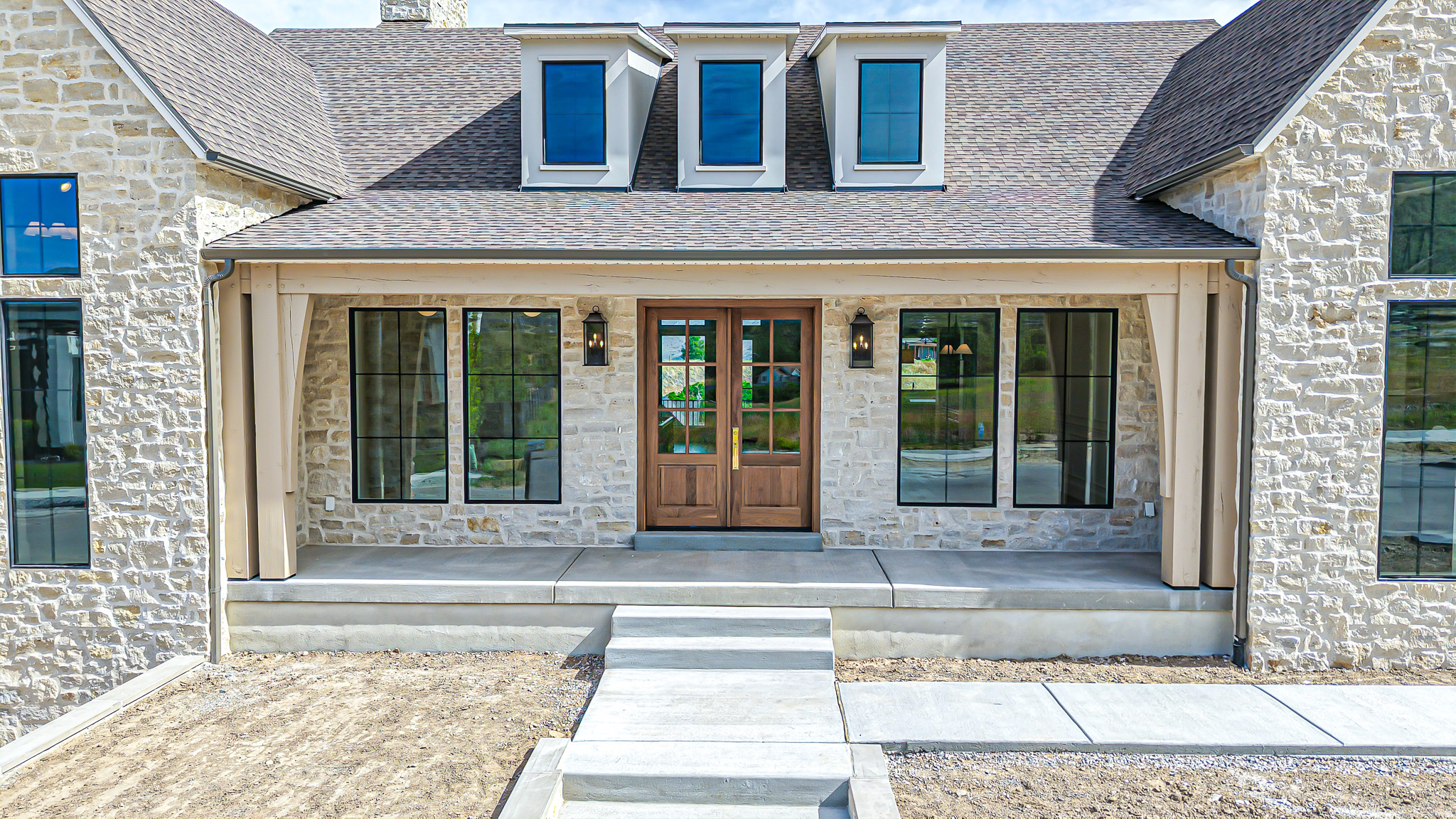 TWIN HOLLOW - Residential
