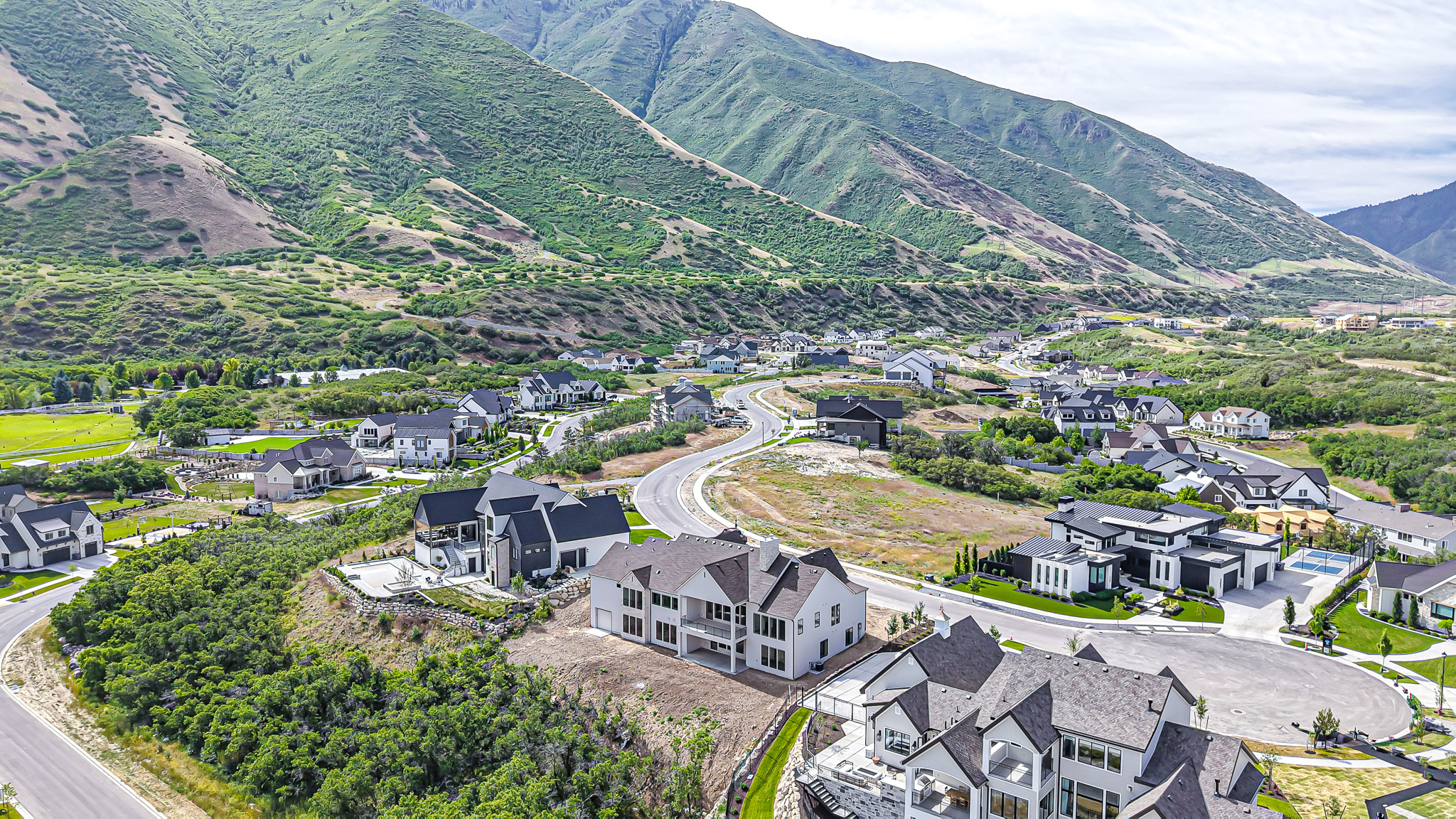 TWIN HOLLOW - Residential