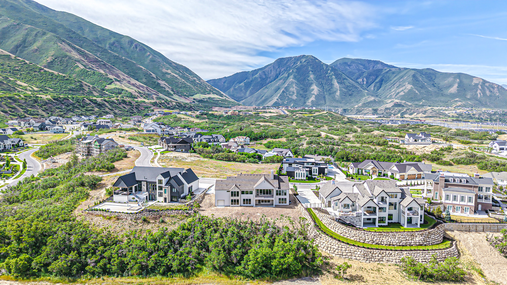 TWIN HOLLOW - Residential