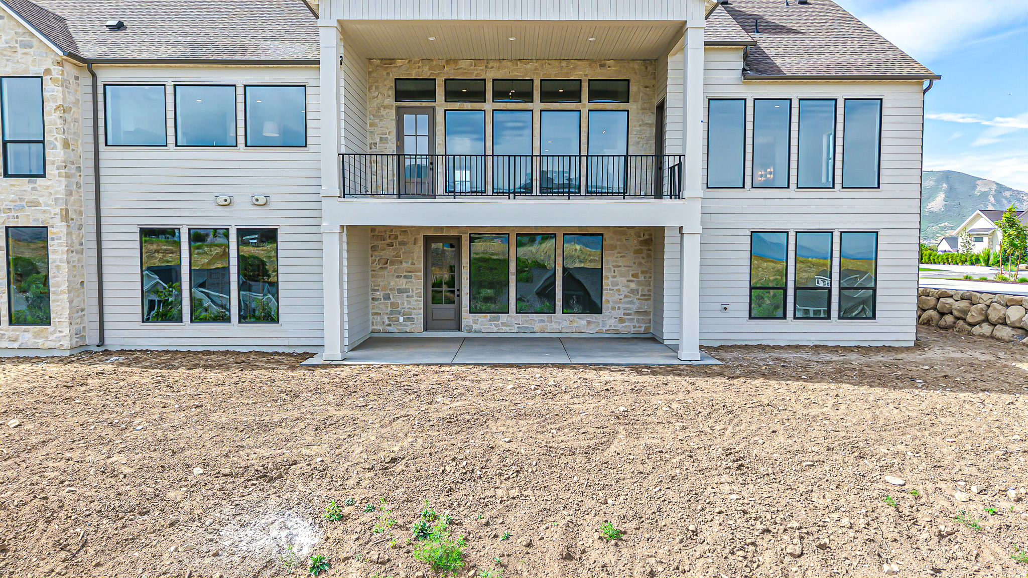 TWIN HOLLOW - Residential