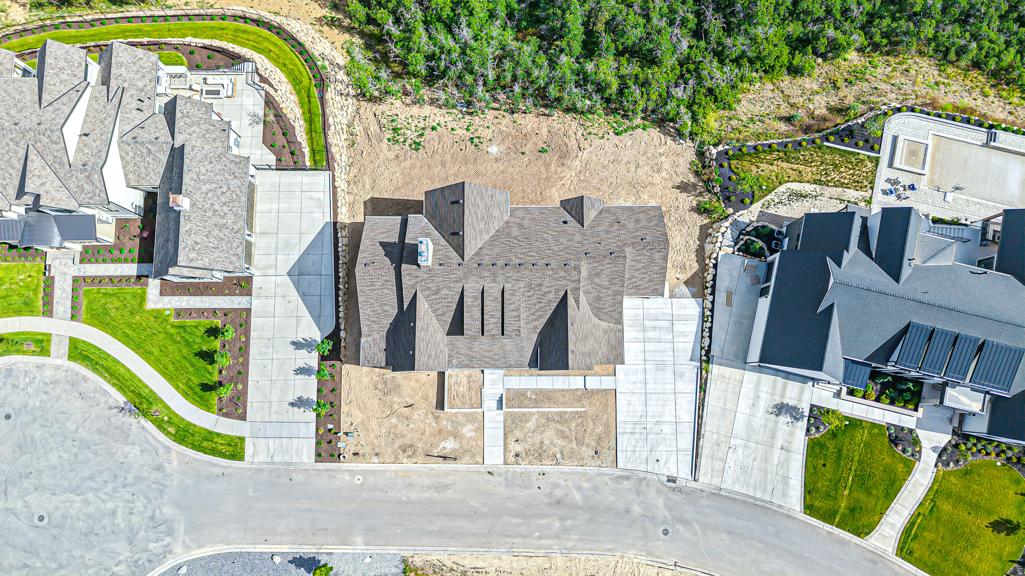 TWIN HOLLOW - Residential