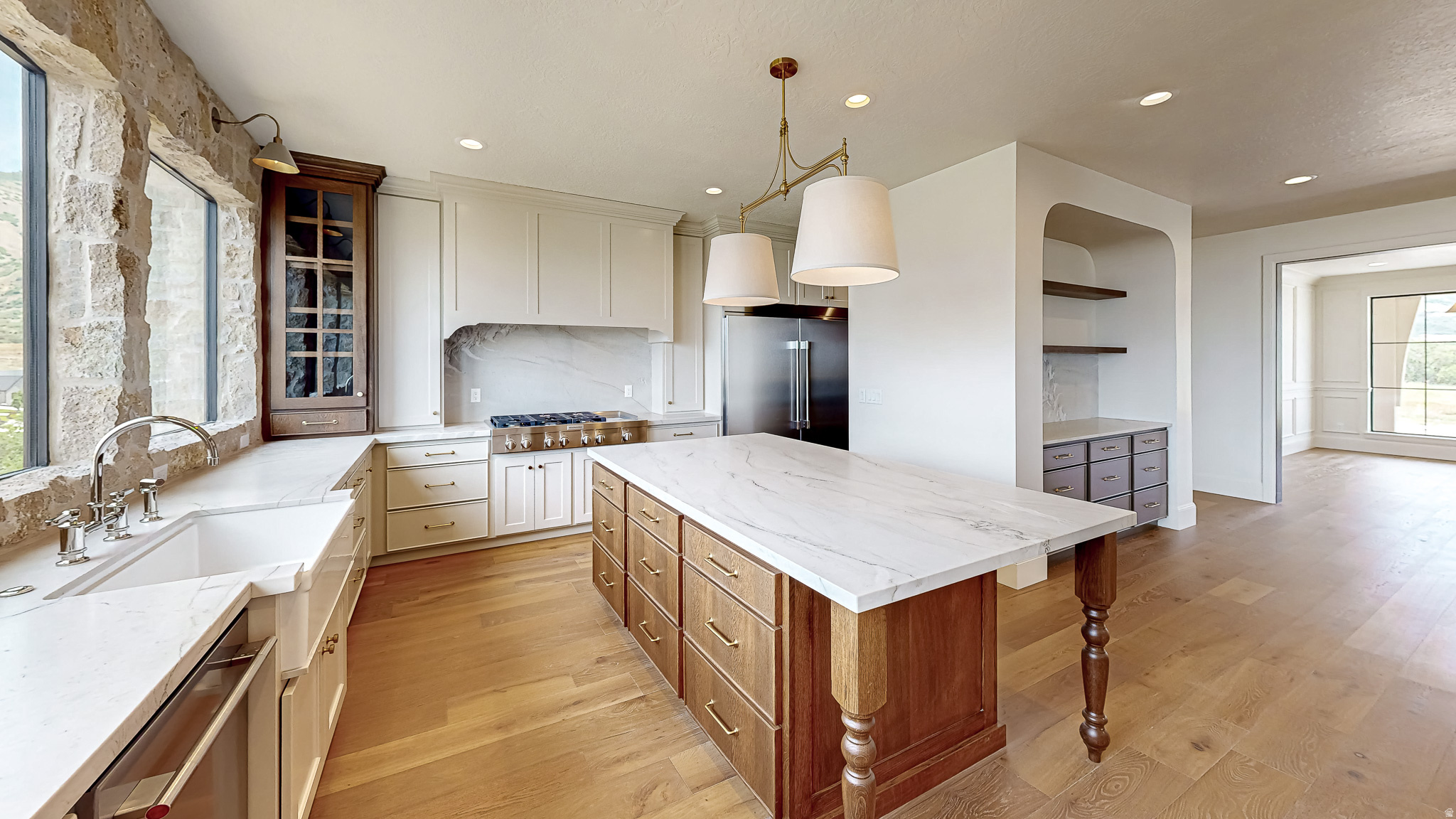 TWIN HOLLOW - Residential