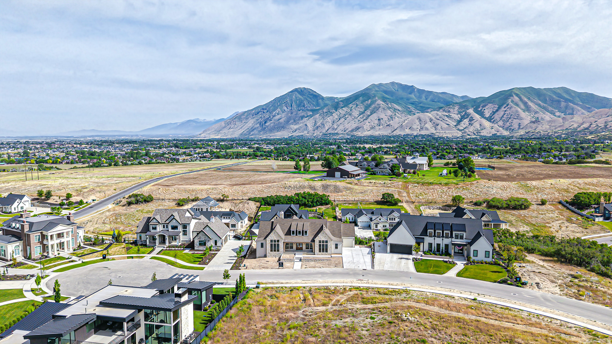 TWIN HOLLOW - Residential