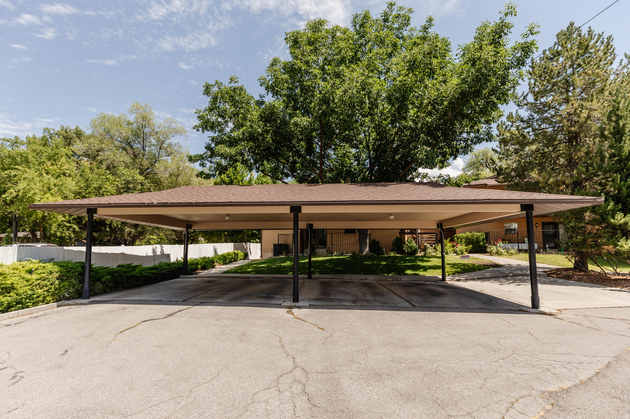 COURTYARD CONDOMINIUMS - Residential