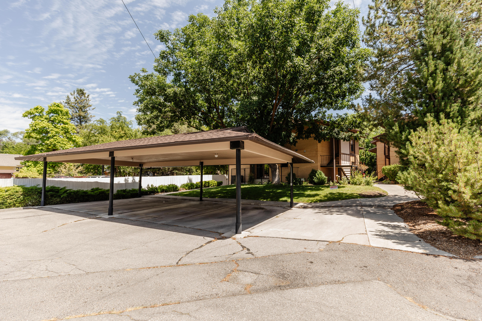 COURTYARD CONDOMINIUMS - Residential