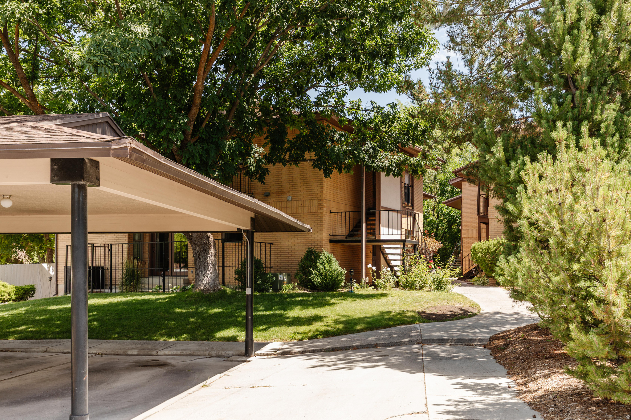 COURTYARD CONDOMINIUMS - Residential