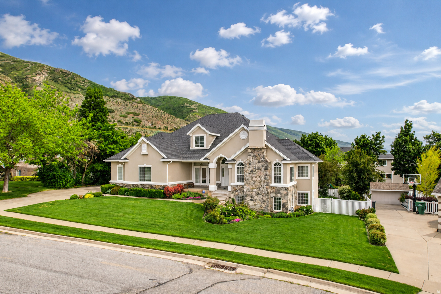 MOUNTAIN RIDGE ESTATES - Residential