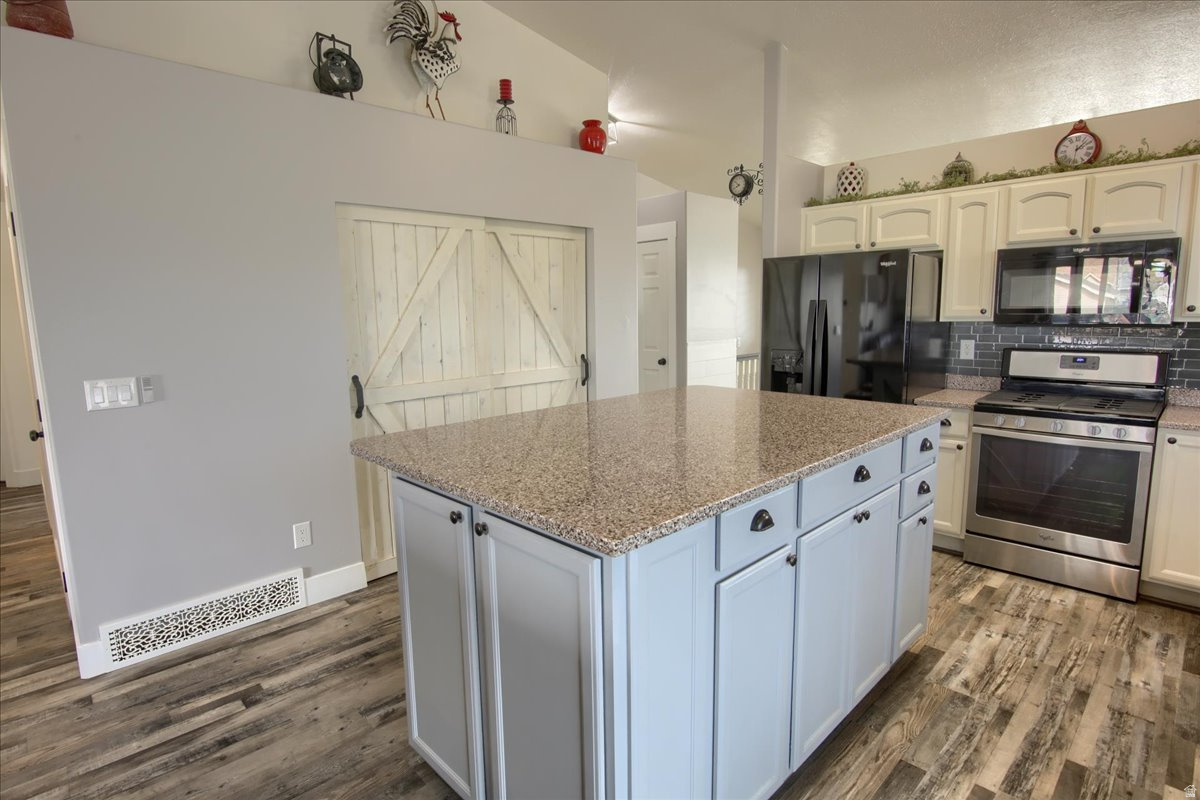 MAYFIELD ESTATES - Residential