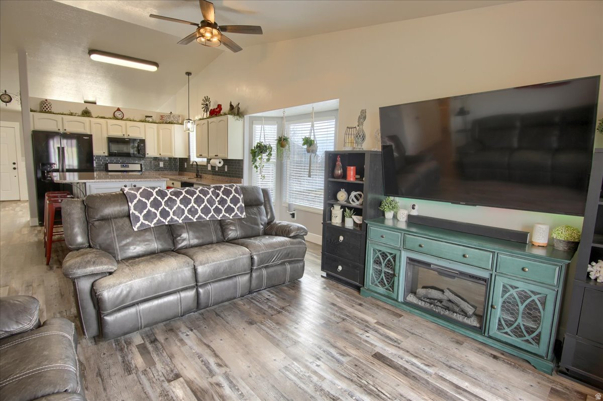 MAYFIELD ESTATES - Residential