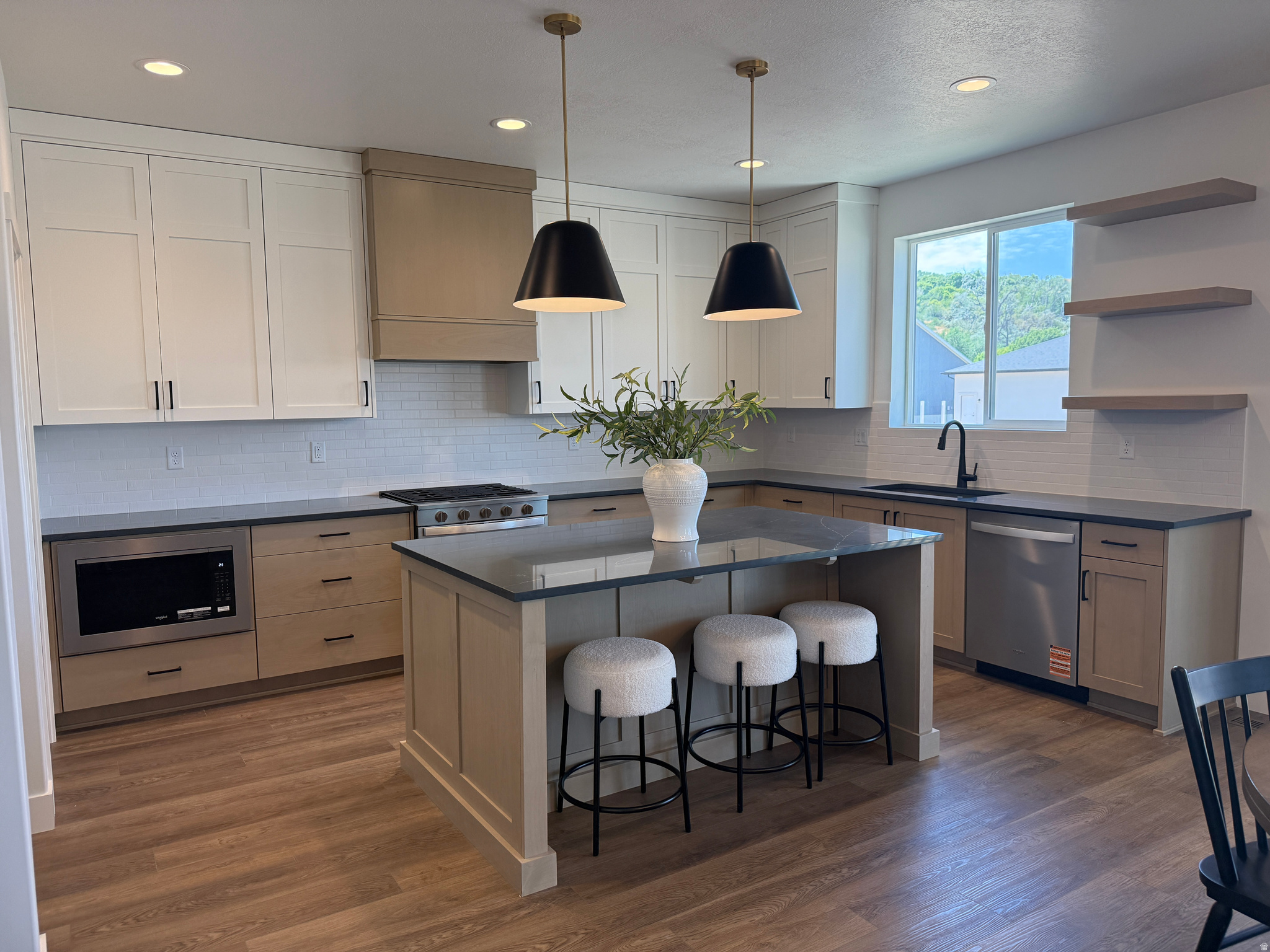 RIVERWOOD - Residential