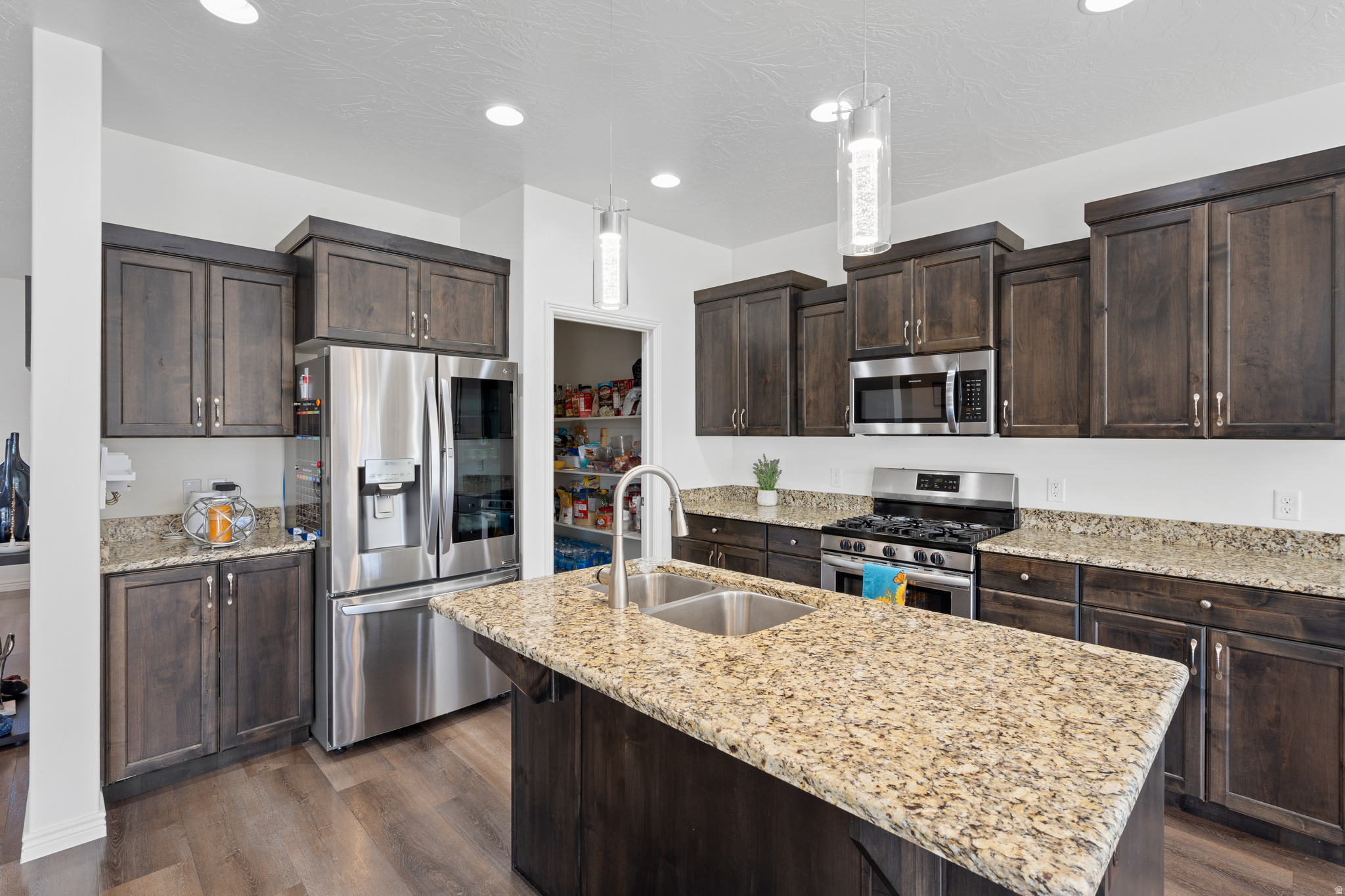 SAGE CANYON PH 6 - Residential