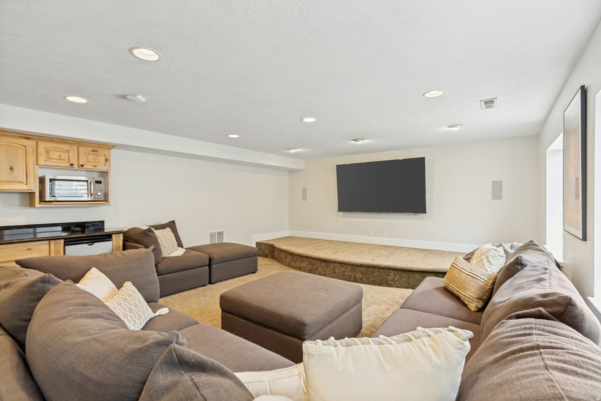 THE ESTATES AT BURR ORCHARDS - Residential