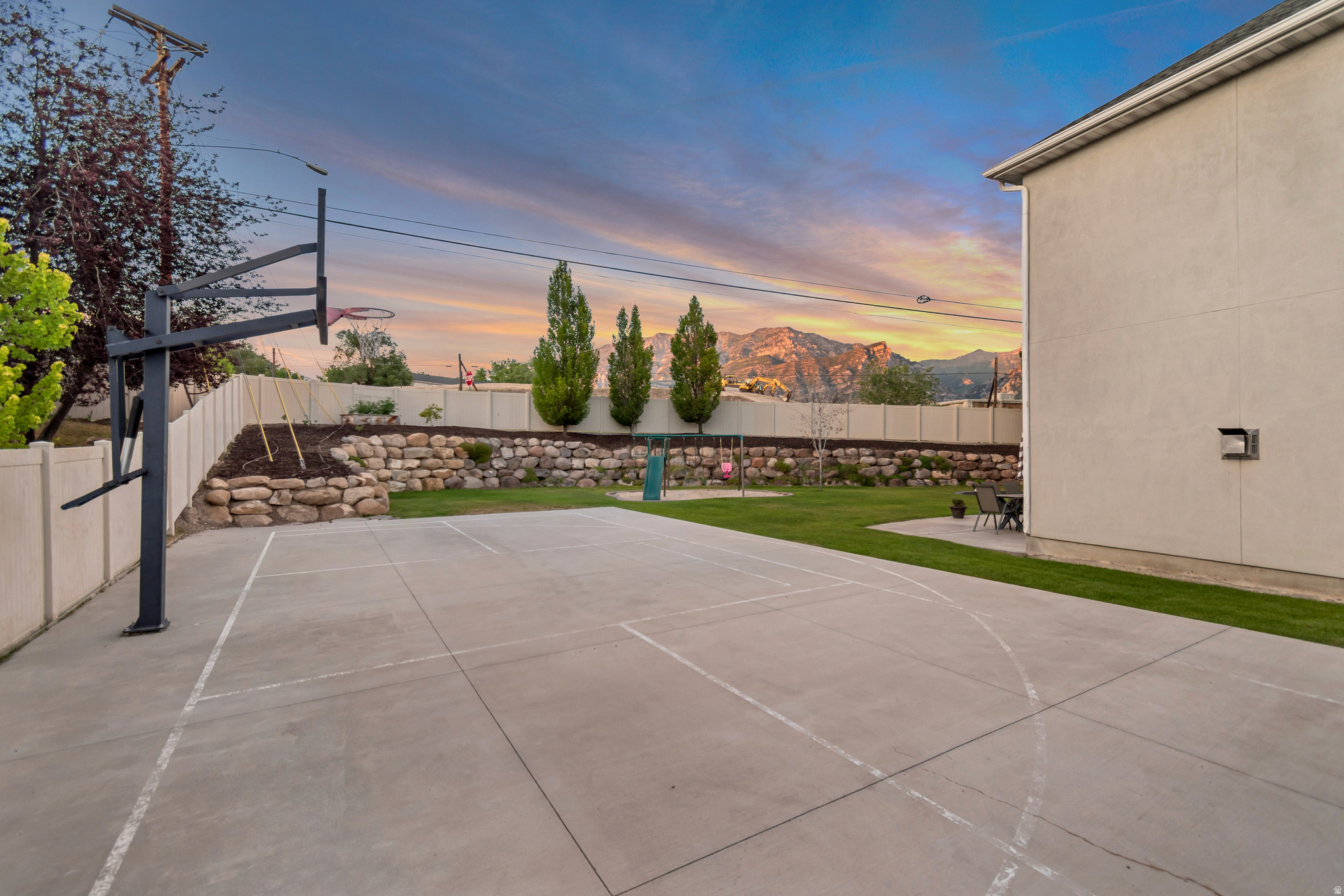 THE ESTATES AT BURR ORCHARDS - Residential