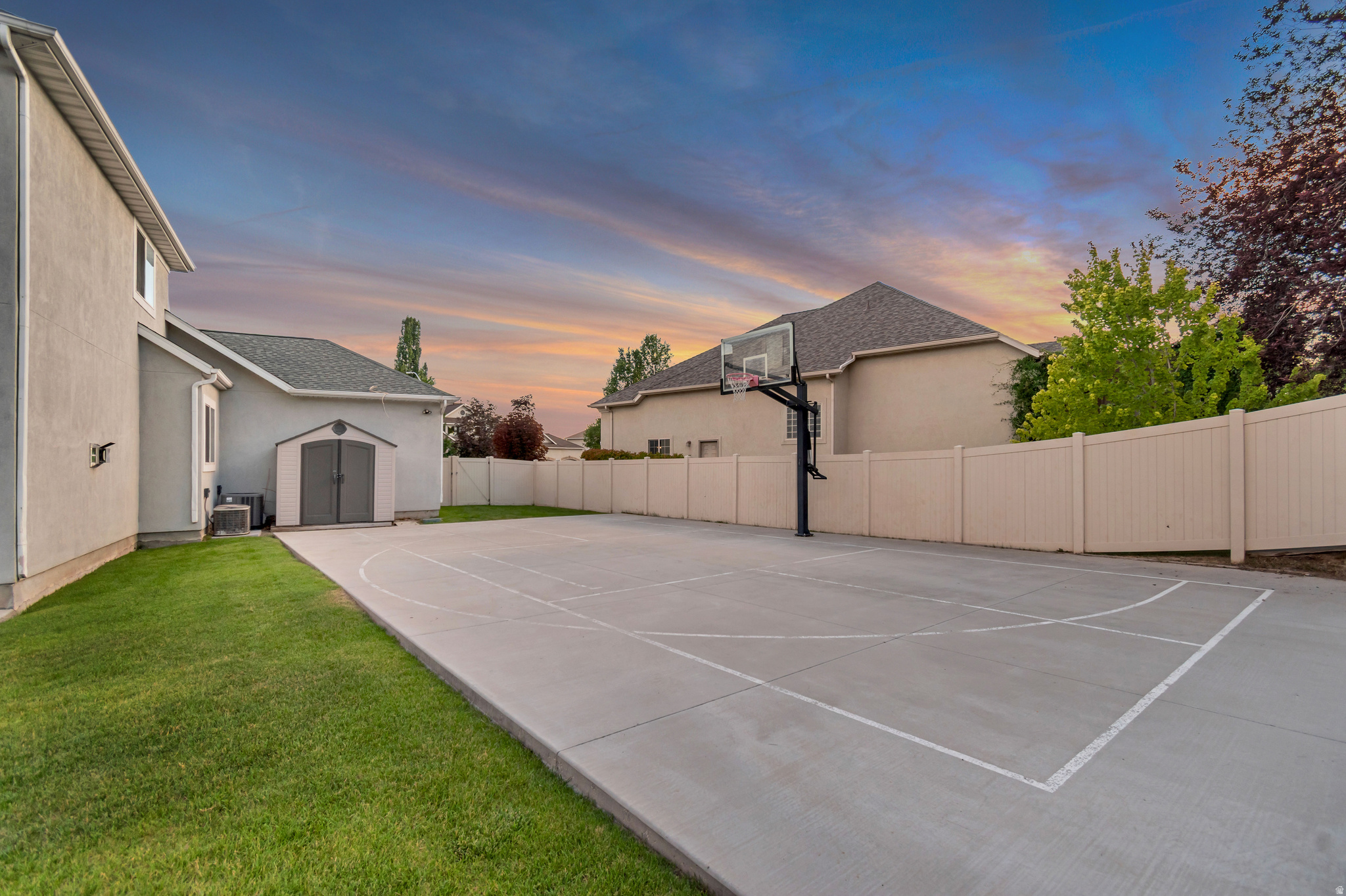 THE ESTATES AT BURR ORCHARDS - Residential