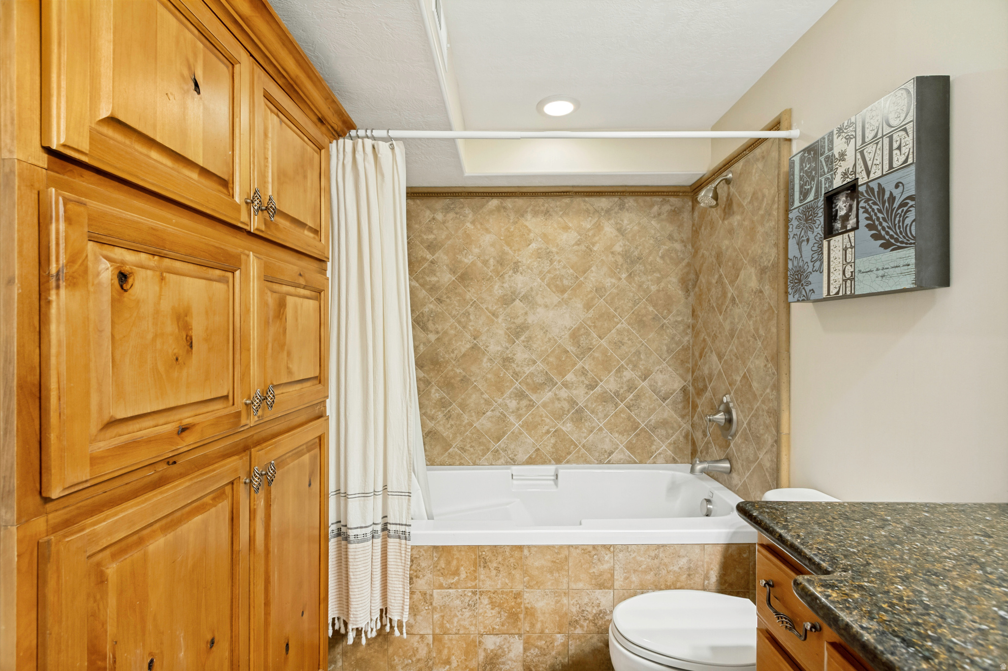 THE ESTATES AT BURR ORCHARDS - Residential