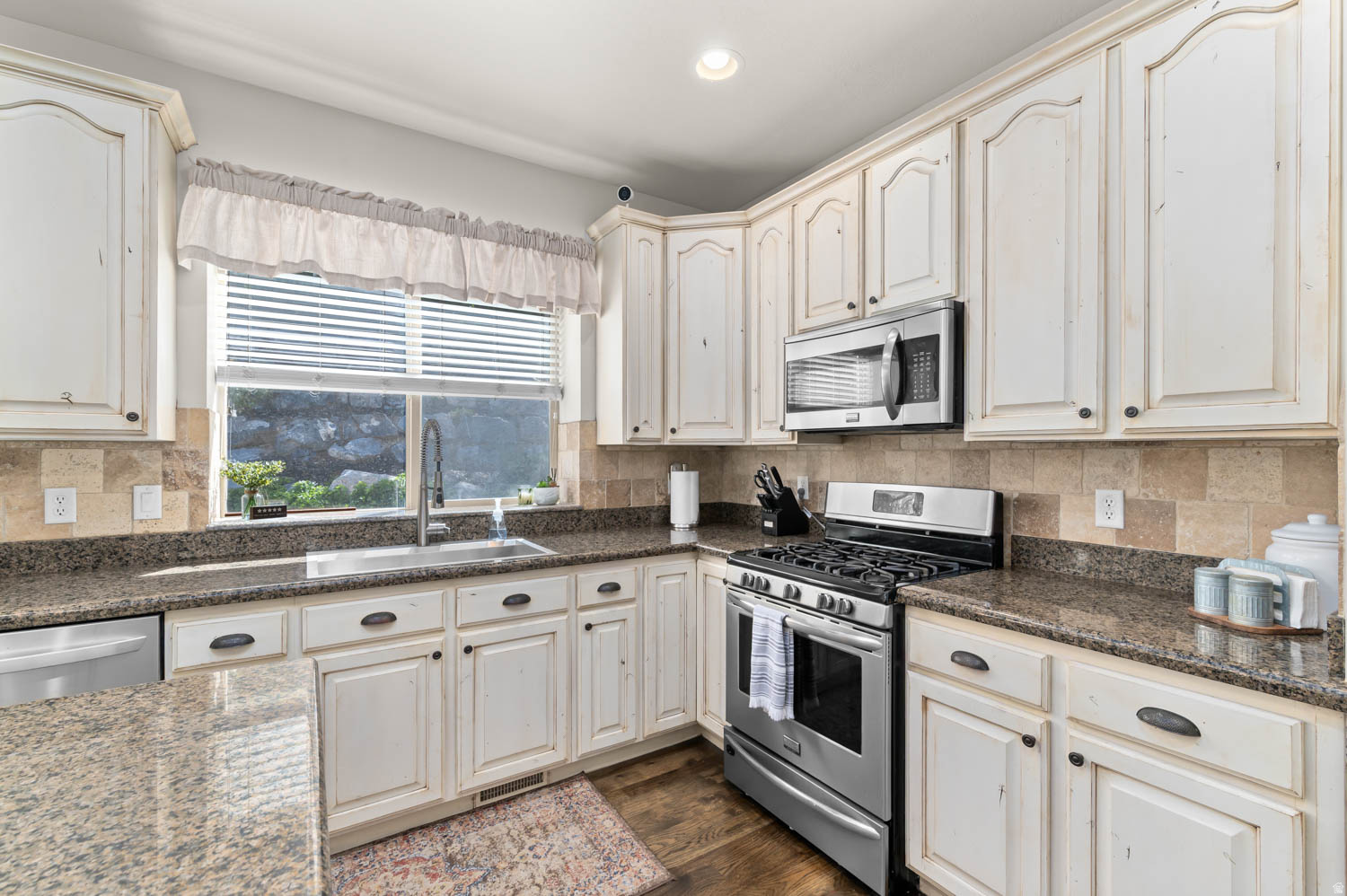 JUNIPER HEIGHTS - Residential